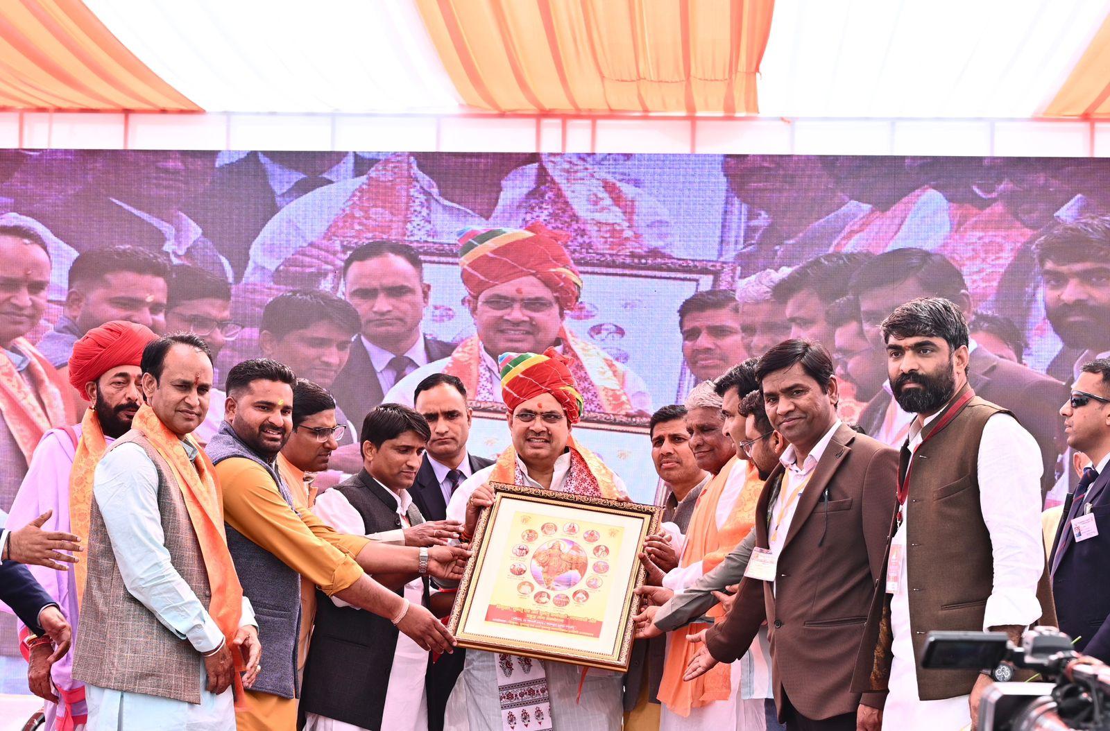 You are currently viewing विमुक्त, घुमन्तू एवं अर्द्ध घुमन्तू समाज के महासम्मेलन में पहुंचे मुख्यमंत्री                                                                                                     घुमन्तू समुदाय का सर्वांगिण विकास सरकार की प्राथमिकता